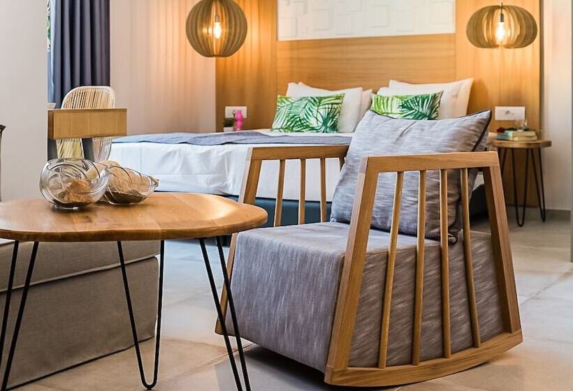 جناح جونيور مطلّ علي حمام السباحة, Sunshine Studios