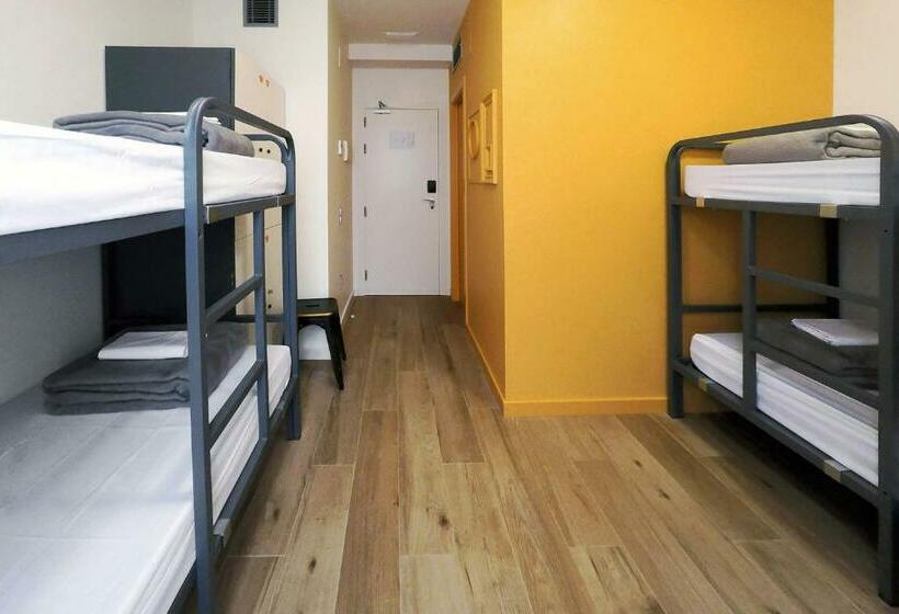 اتاق استاندارد چهار تخته, Meeting Point Hostels