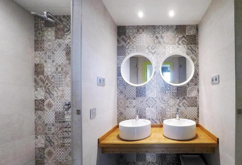 اتاق استاندارد, Meeting Point Hostels