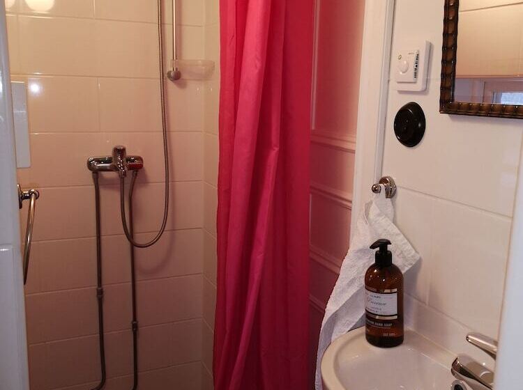 Номер Стандарт, Stockholm B&b Cottage