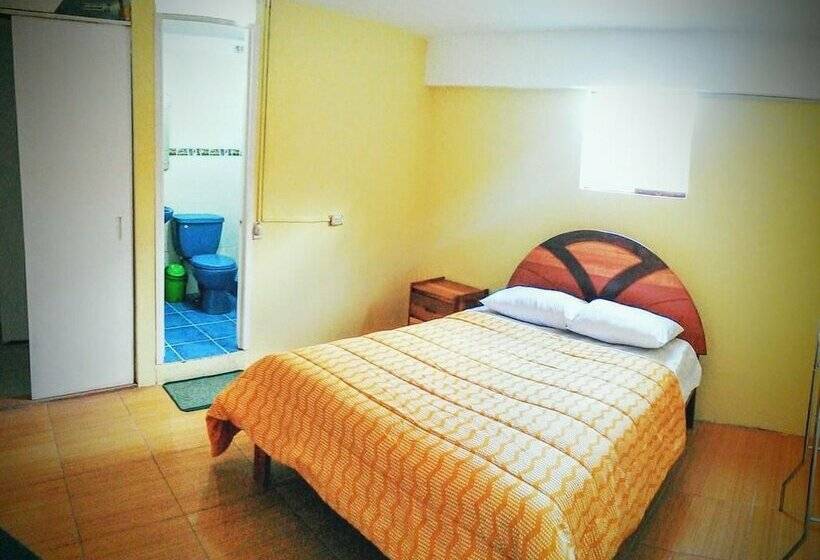 Standardrum, The Grasshopper Hostel