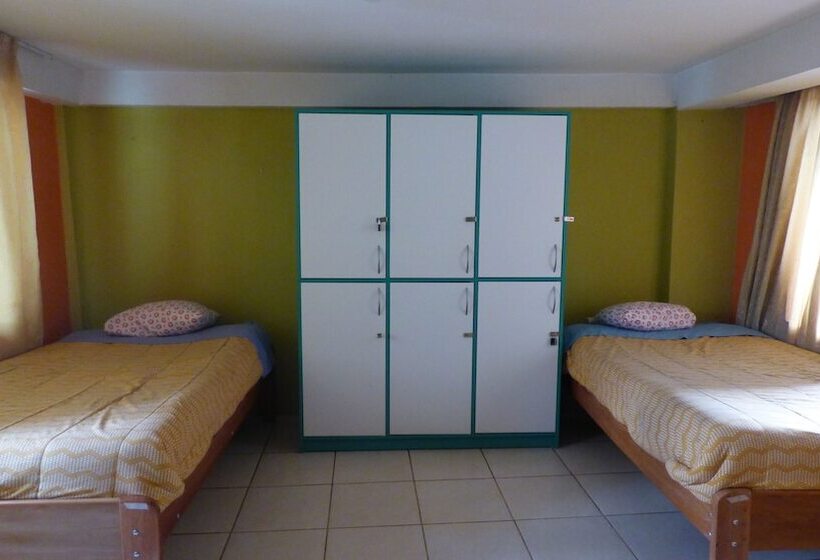 Standardrum Delat Badrum, The Grasshopper Hostel