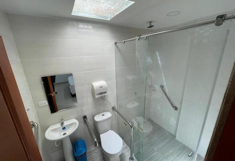 غرفة قياسية لذوى الاحتياجات الخاصة, Aeromar Central