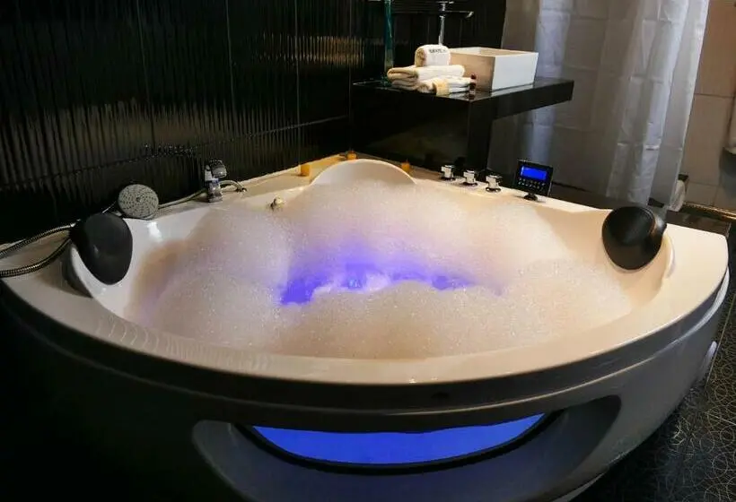 سوییت لوکس, Blub Hotel Spa