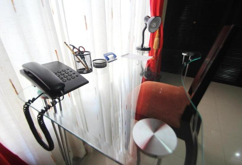 اتاق اجرایی, B´liam