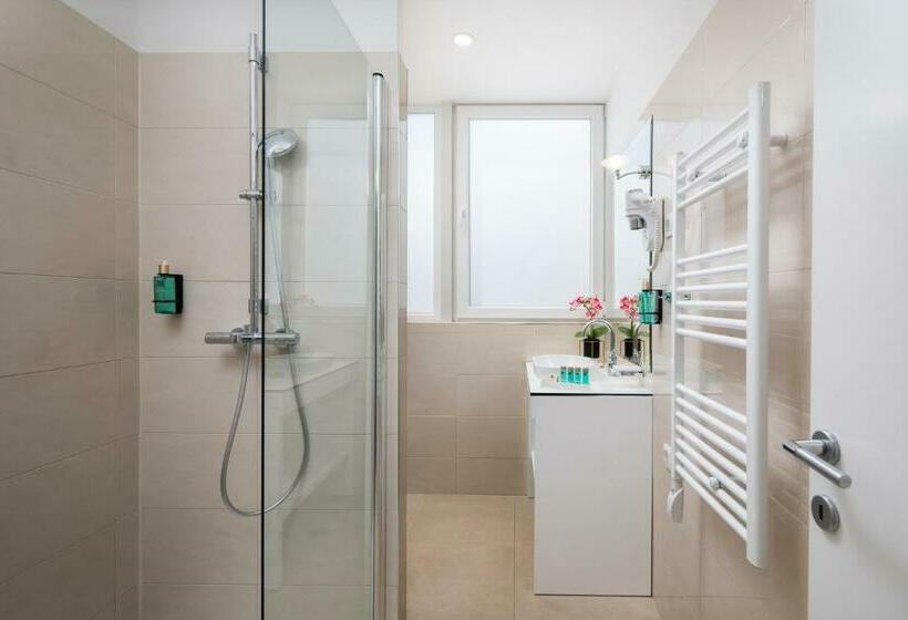 Quarto Comfort, Corner