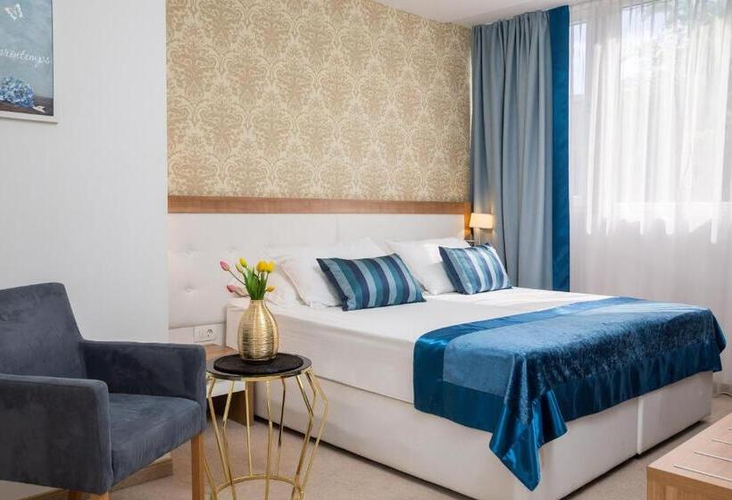 Quarto Familiar, Corner