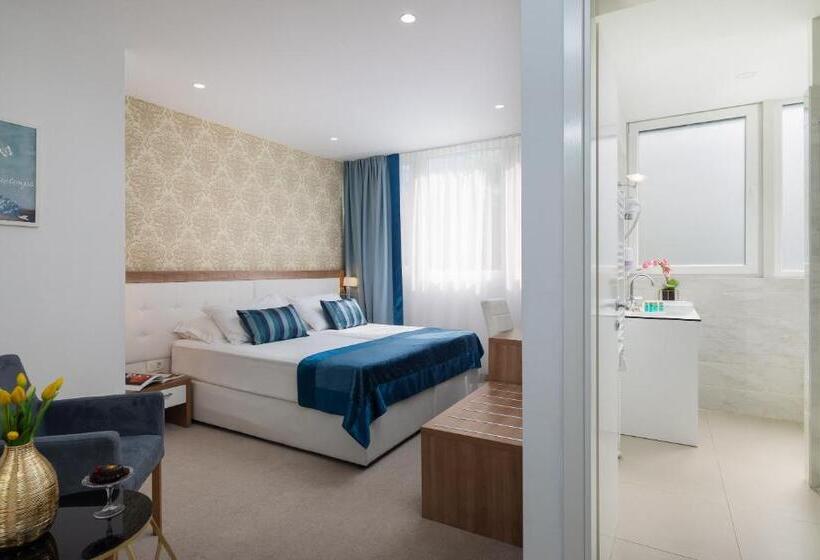 Quarto Familiar, Corner