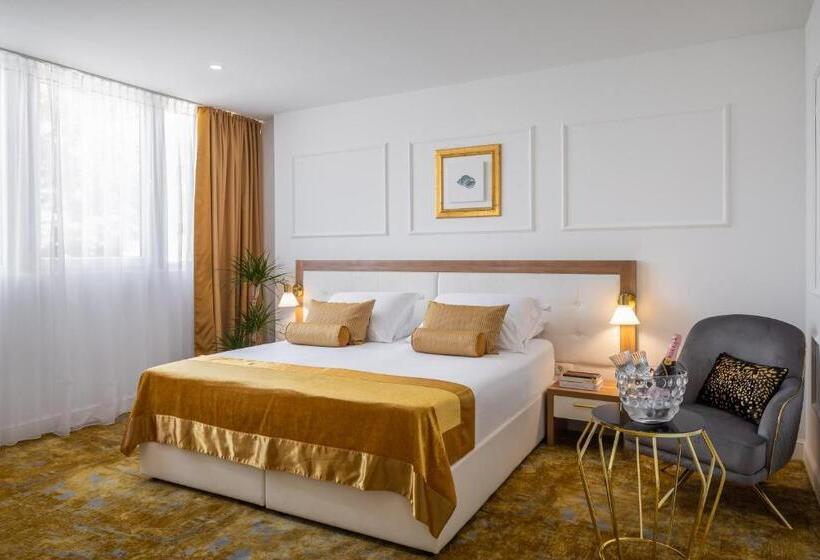 Quarto Comfort, Corner