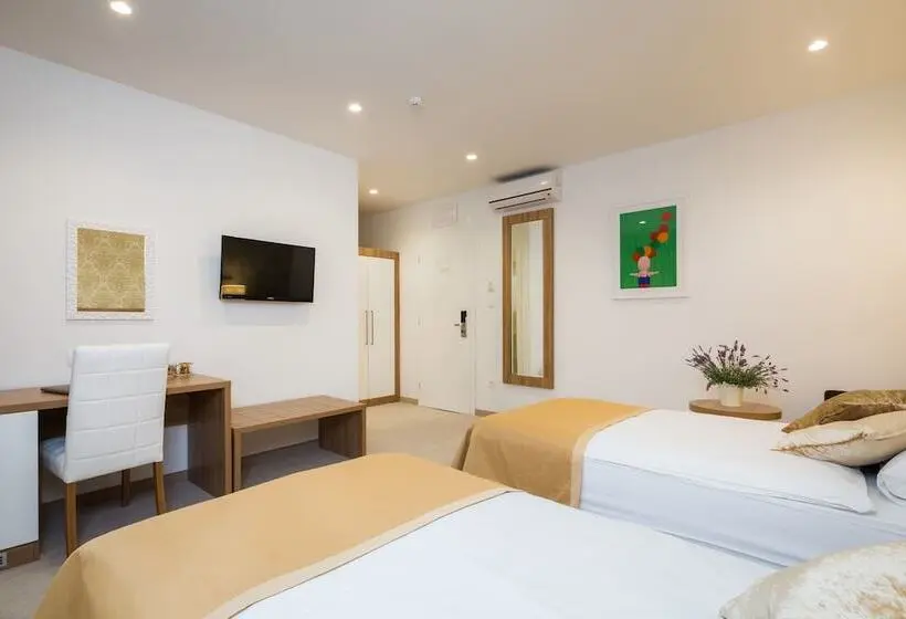 Habitación Familiar, Corner