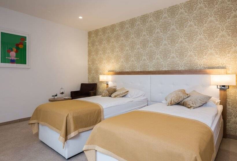 Quarto Familiar, Corner