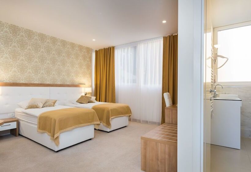 Quarto Comfort, Corner