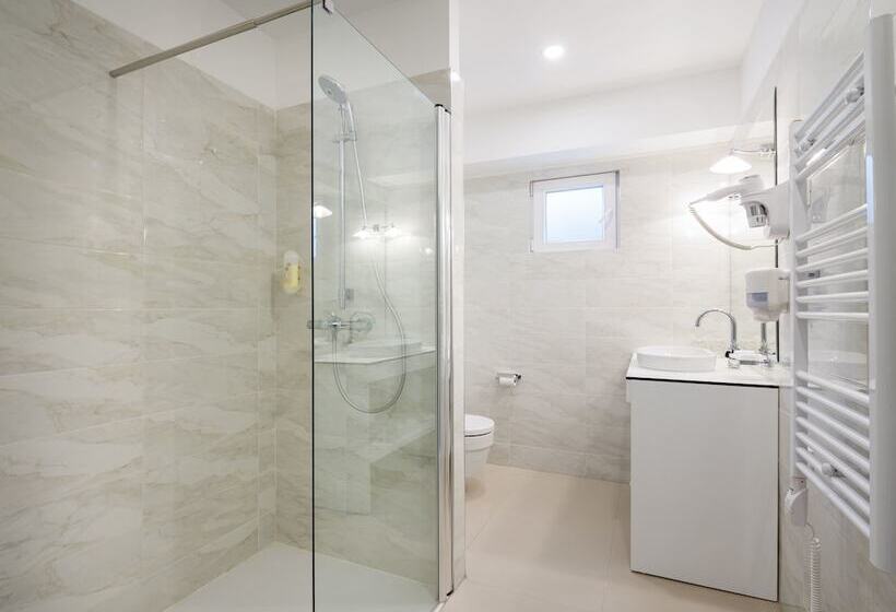 Quarto Familiar, Corner