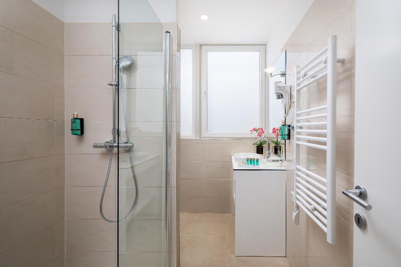 Quarto Comfort, Corner