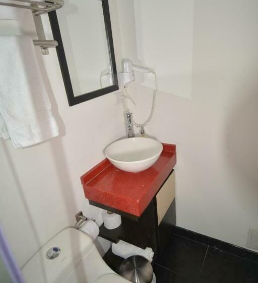 اتاق استاندارد سه نفره, Granada Plaza