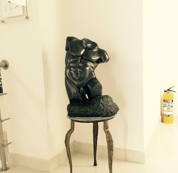 سوییت, Granada Plaza