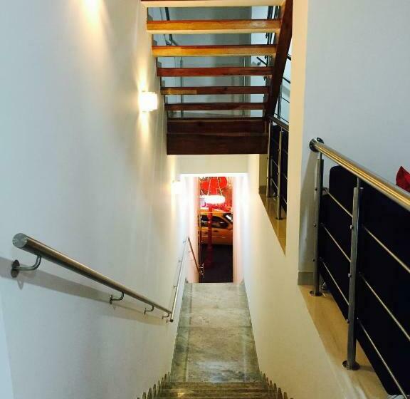 سوییت, Granada Plaza