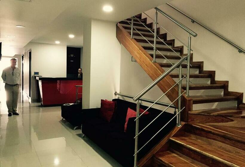 سوییت, Granada Plaza