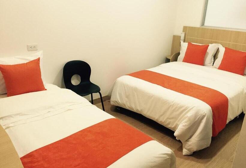 اتاق خانوادگی, Granada Plaza