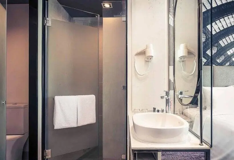 Superior-huone, Mercure Bangkok Makkasan