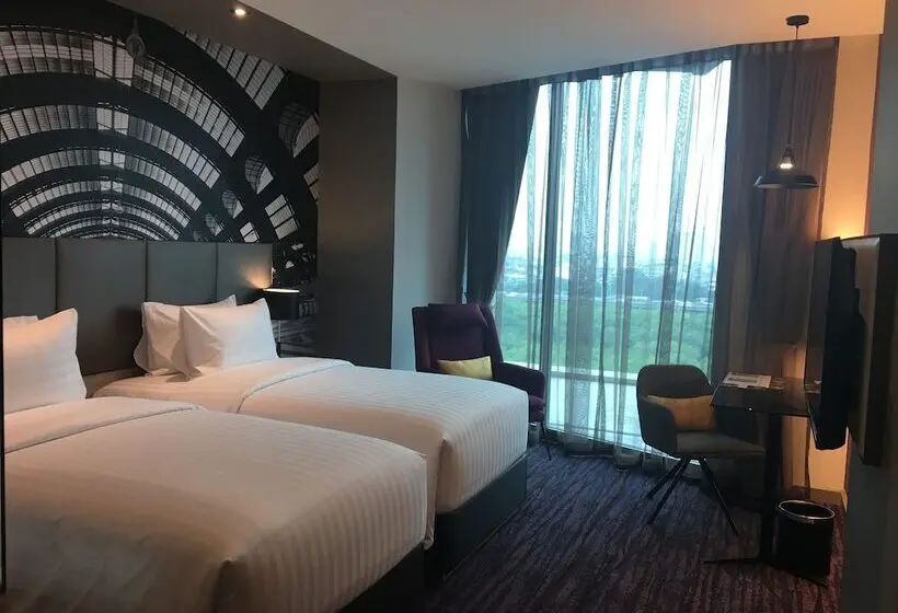 Superior-huone, Mercure Bangkok Makkasan