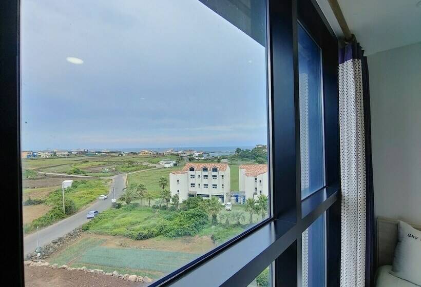 غرفة ديلوكس, Sky