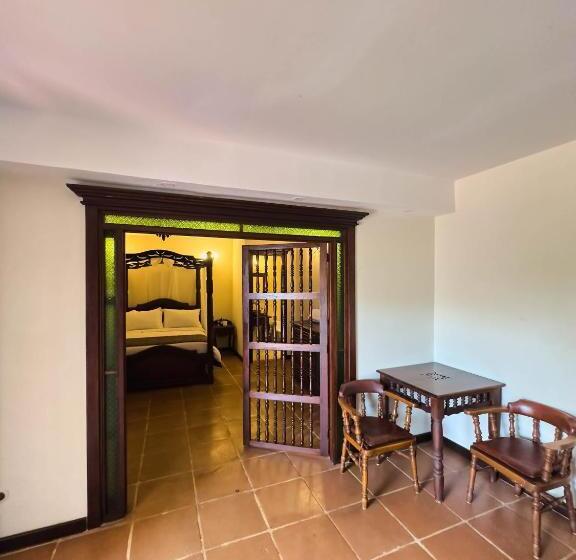 سوئیت با وان آب گرم, Nueva Granada Hotel Colonial  Centro Histórico