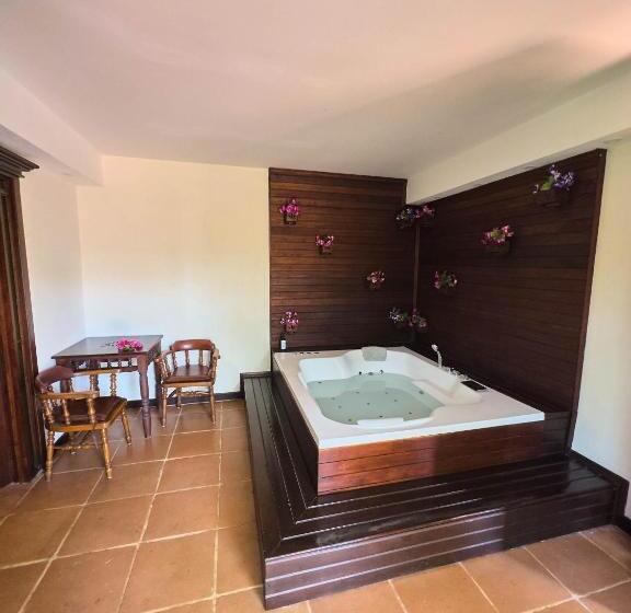 سوئیت با وان آب گرم, Nueva Granada Hotel Colonial  Centro Histórico