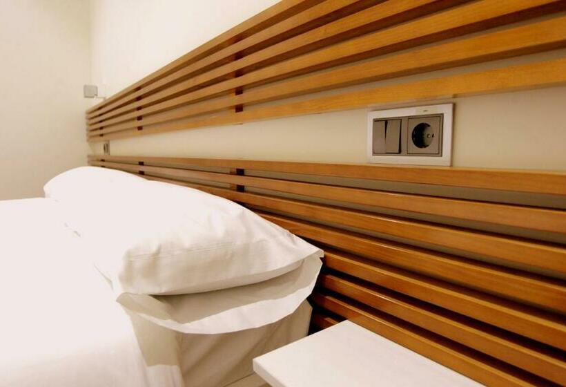 اتاق استاندارد, Urban Youth Hostel