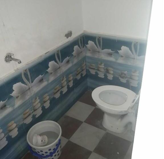 Klassiskt Trippelrum, Quila Guest House &