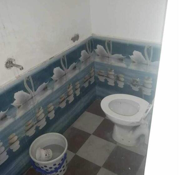 Klassiskt Trippelrum, Quila Guest House &