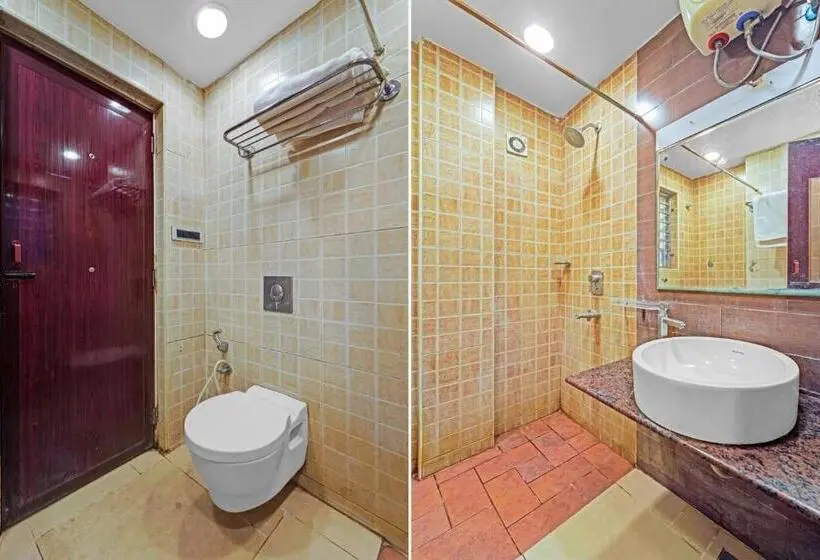 Deluxe Kolmen Hengen Huone, Super Townhouse Anna Salai