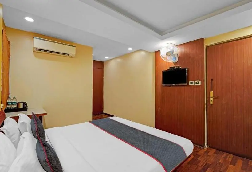 Deluxe Kolmen Hengen Huone, Super Townhouse Anna Salai
