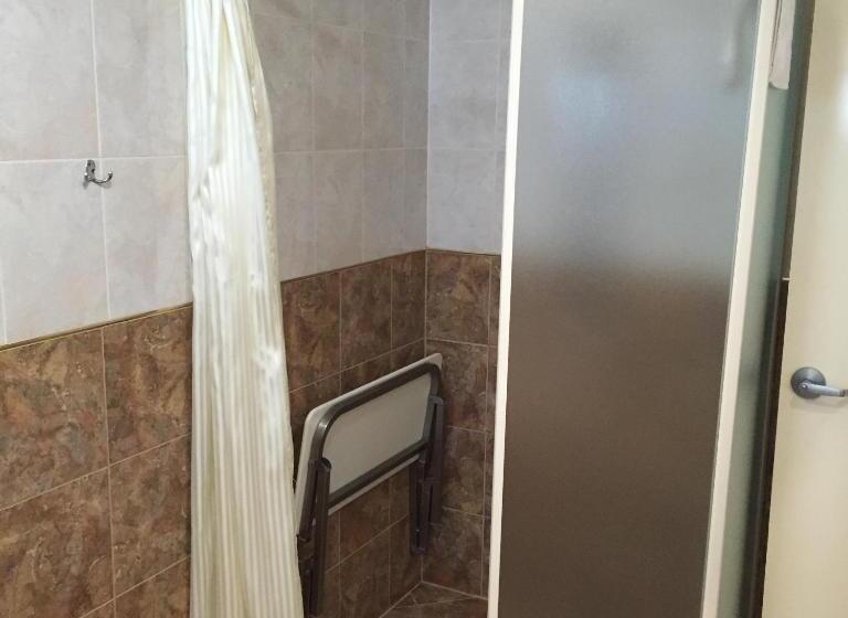 استودیوی استاندارد, Criterion Hotel Motel Rockhampton