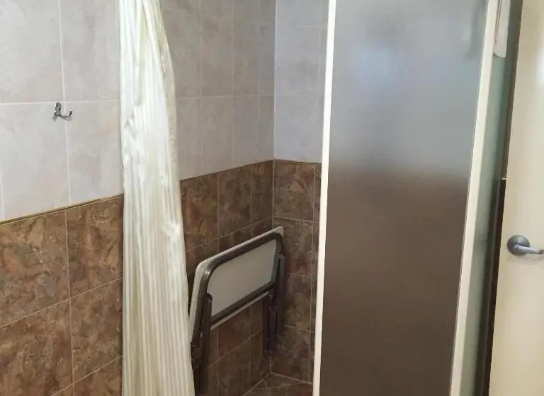 استودیوی استاندارد, Criterion Hotel Motel Rockhampton