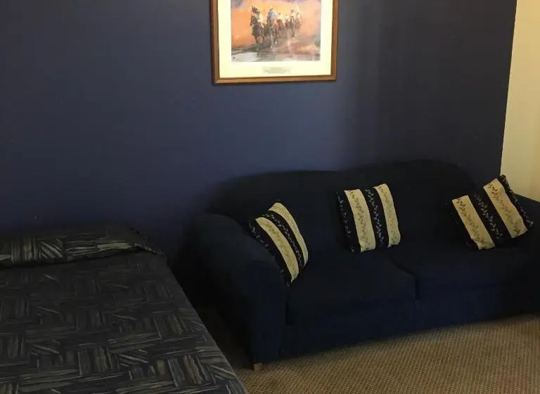 سوئیت با وان آب گرم, Criterion Hotel Motel Rockhampton