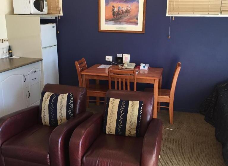 سوئیت با بالکن, Criterion Hotel Motel Rockhampton