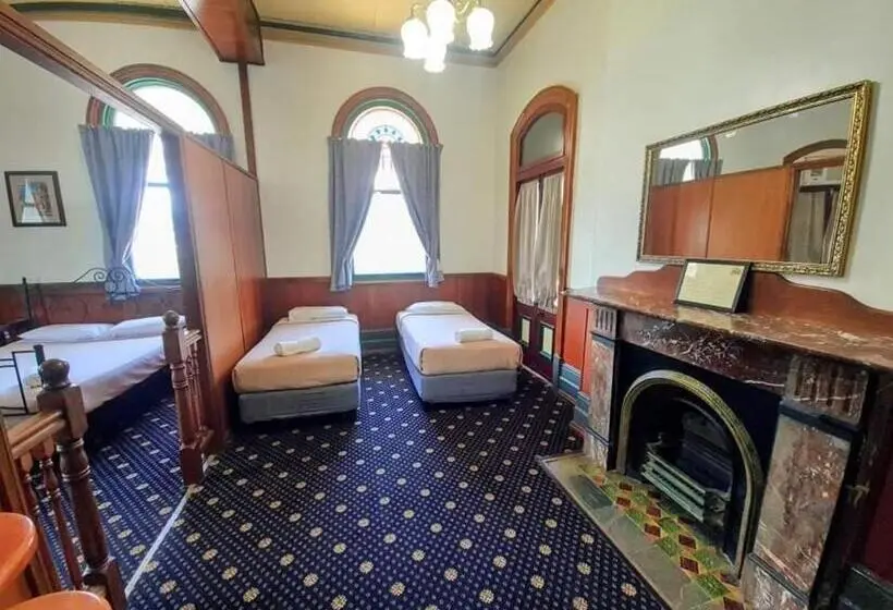 سوئیت با چشم‌انداز رودخانه, Criterion Hotel Motel Rockhampton