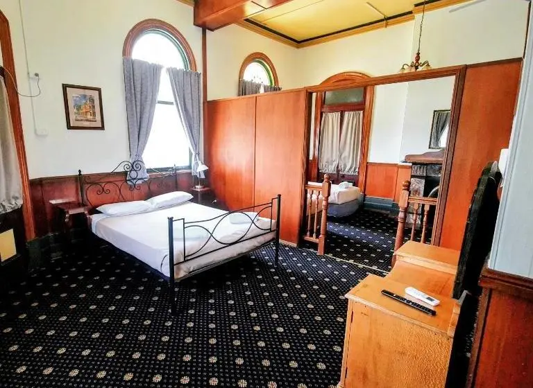 سوئیت با چشم‌انداز رودخانه, Criterion Hotel Motel Rockhampton