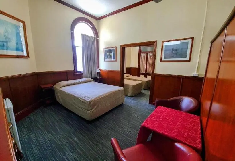 سوئیت با چشم‌انداز رودخانه, Criterion Hotel Motel Rockhampton