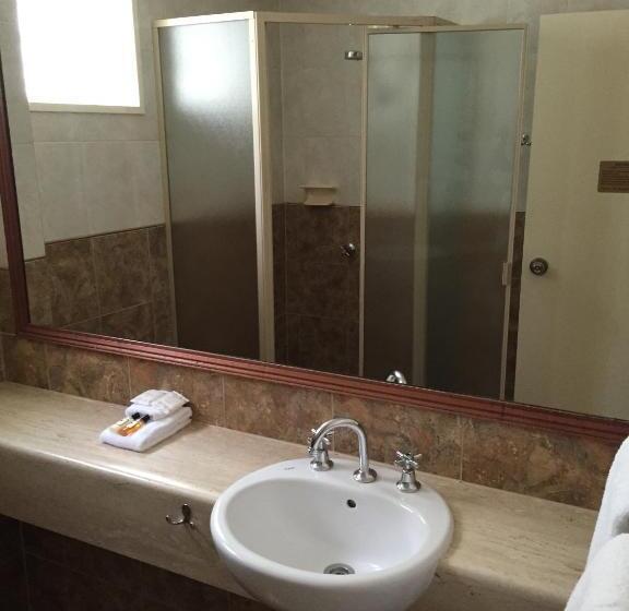 اتاق خانوادگی, Criterion Hotel Motel Rockhampton