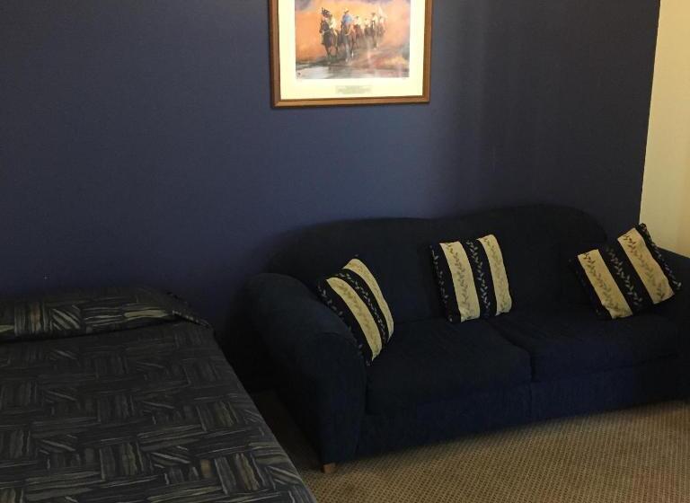 اتاق خانوادگی, Criterion Hotel Motel Rockhampton