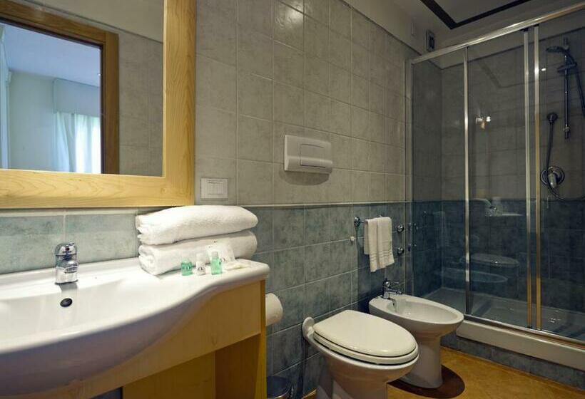 Полулюкс, Grand Hotel Santa Maria