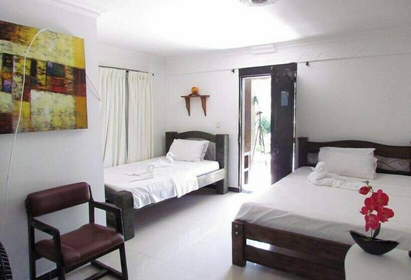 标准三人间, Finca Hotel La Quinta De Torrione