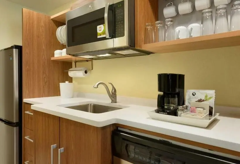 キングサイズベッドのデラックススイート, Home2 Suites By Hilton Middleburg Heights Cleveland