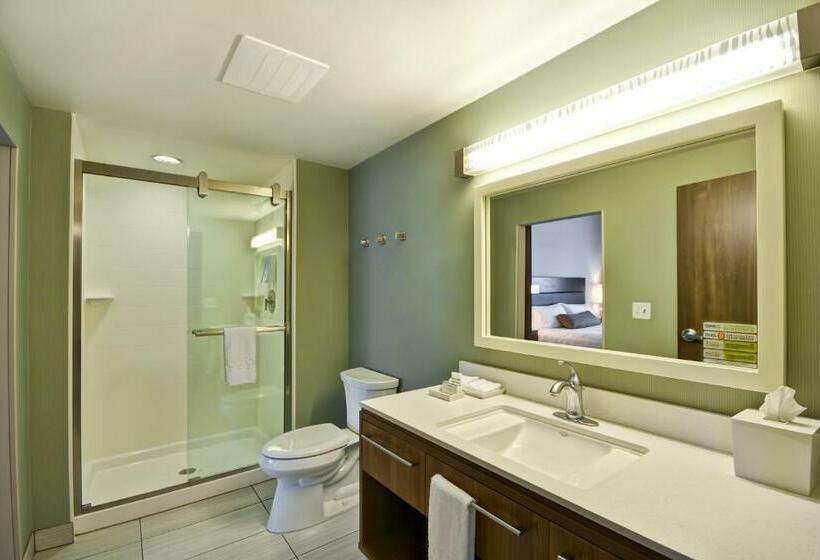 מיטת קינג בסוויטה, Home2 Suites By Hilton St. Simons Island