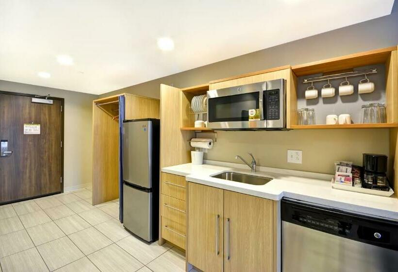 מיטת קינג בסוויטה, Home2 Suites By Hilton St. Simons Island