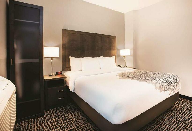 带大床的标准间, La Quinta Inn & Suites By Wyndham Baltimore Downtown