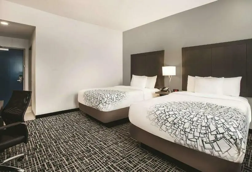２ダブルベッドのスタンダードルーム, La Quinta Inn & Suites By Wyndham Baltimore Downtown