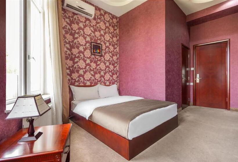 سوییت, Margo Palace